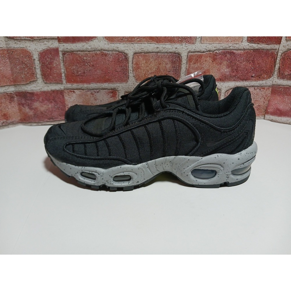Nike Men's Black Running Sneakers with Speckled Gray Midsole
